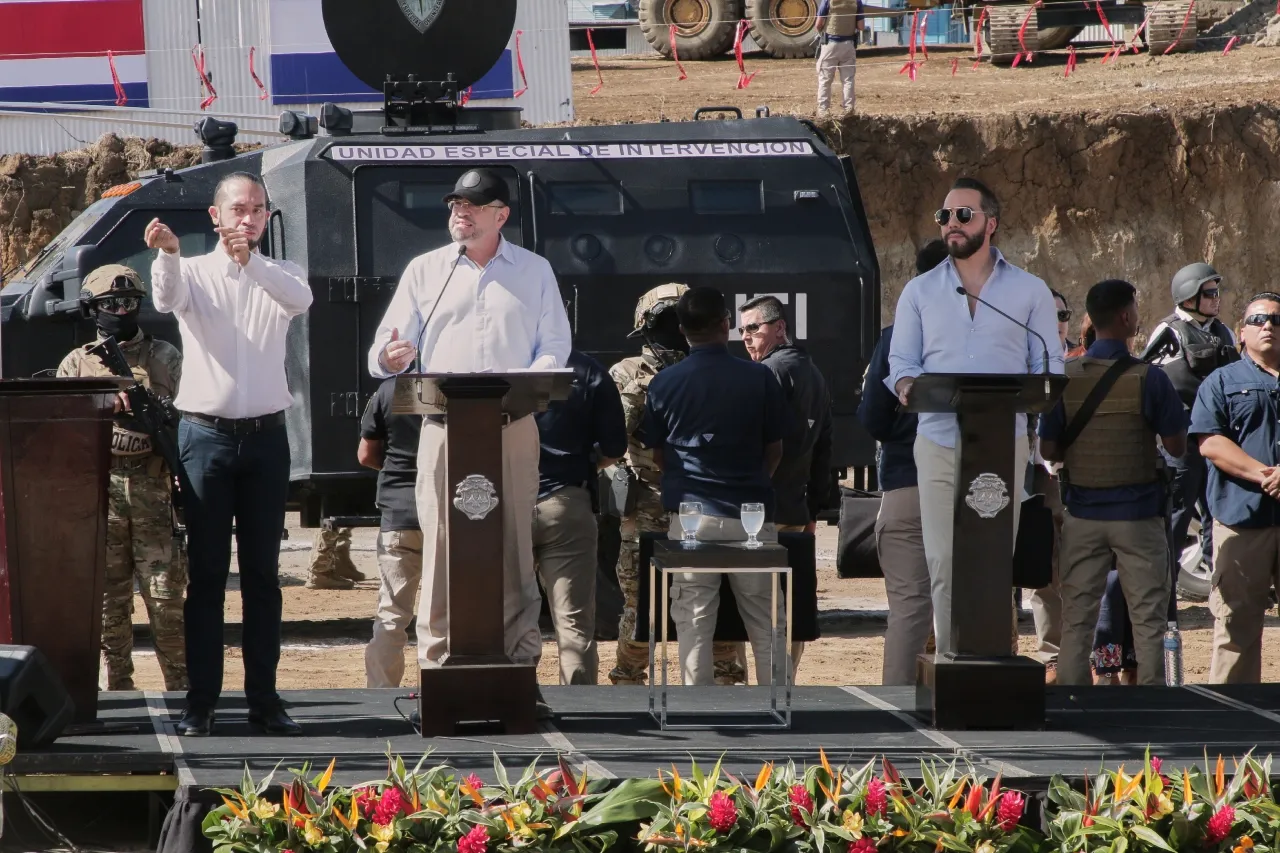 "Costa Rica avanza hacia un futuro más seguro: El presidente anuncia una innovadora estrategia para modernizar la justicia y construir un sistema penitenciario más eficaz"